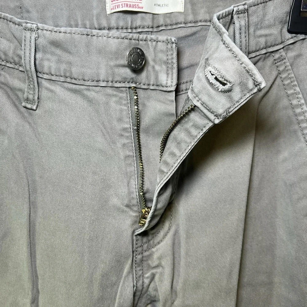 Levis‎ Pants Men's 30x32 Beige Brown Athletic Signature Mid Rise Zipper Pocket